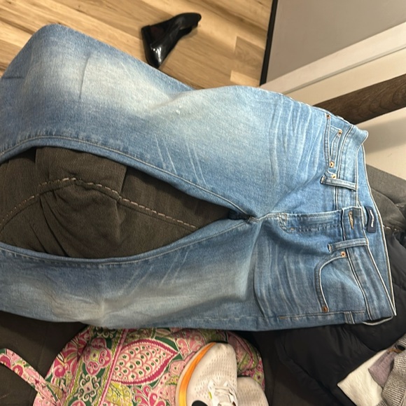 J Crew Women’s Jeans 
9” high rise toothpick style 

Size 28 - Picture 1 of 3